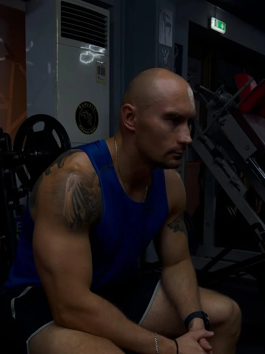 Nikita resting between sets